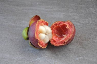 Seçici olgun mangosten izole odaklanmış