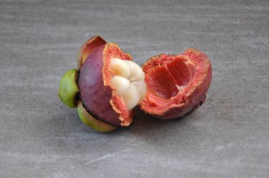 Seçici olgun mangosten izole odaklanmış