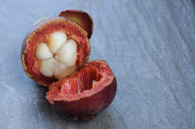 Seçici olgun mangosten izole odaklanmış