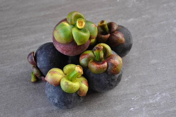 Selettivo Focalizzato Sul Mangostano Maturo Isolato — Foto Stock