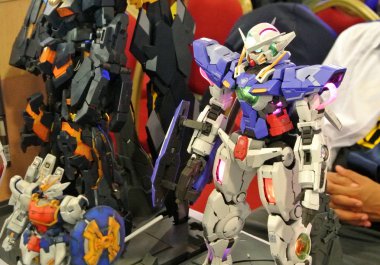 Kuala Lumpur, Malezya - 31 Mart 2018: Mobil Takım Elbiseli Gundam oyuncağı model ve oyuncaklara odaklandı. Gunpla & Bandai 'nin kurgusal Gundam evreninin karakterleri.