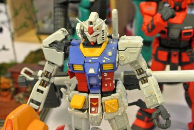 Kuala Lumpur, Malezya - 31 Mart 2018: Mobil Takım Elbiseli Gundam oyuncağı model ve oyuncaklara odaklandı. Gunpla & Bandai 'nin kurgusal Gundam evreninin karakterleri.