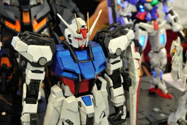 Kuala Lumpur, Malezya - 31 Mart 2018: Mobil Takım Elbiseli Gundam oyuncağı model ve oyuncaklara odaklandı. Gunpla & Bandai 'nin kurgusal Gundam evreninin karakterleri.