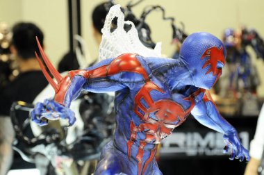 Kuala Lumpur, Malezya - 7 Nisan 2018: Örümcek Adam 2099 adlı Marvel Comic aksiyon figürünün seçilmiş hali. Gelecekçi Örümcek Adam karakteri. Koleksiyoncu tarafından gösterilen eylem figürleri. 