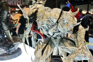 Kuala Lumpur, Malezya - 7 Nisan 2018: AntiVenom adlı Marvel Comic aksiyon figürüne odaklanmış. Örümcek Adam 'ın süper kötü düşmanı. Koleksiyoncu tarafından gösterilen eylem figürleri. 