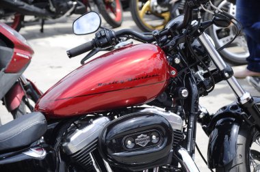 Kuala Lumpur, Malezya - 29 Temmuz 2017: Motosiklette Harley-Davidson motor logolarının tasarımı. Bazı logolar sahibinin yaptığı kostümlerdi..  