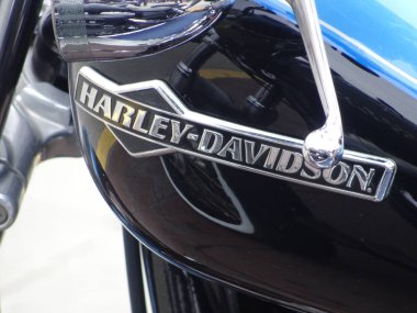 Kuala Lumpur, Malezya - 29 Temmuz 2017: Motosiklette Harley-Davidson motor logolarının tasarımı. Bazı logolar sahibinin yaptığı kostümlerdi..  
