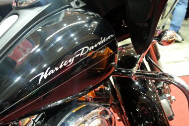 Kuala Lumpur, Malezya - 29 Temmuz 2017: Motosiklette Harley-Davidson motor logolarının tasarımı. Bazı logolar sahibinin yaptığı kostümlerdi..  