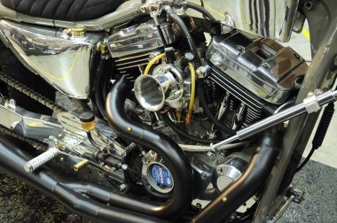 KUALA LUMPUR, MALAYSIA - 29 Temmuz 2017: Kapandı ve büyük bir motora odaklandı. Büyük motor ve son teknoloji motosiklet için yüksek kapasiteli beygir gücü üretti..  