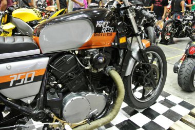 KUALA LUMPUR, MALAYSIA - 29 Temmuz 2017: Kapandı ve büyük bir motora odaklandı. Büyük motor ve son teknoloji motosiklet için yüksek kapasiteli beygir gücü üretti..  