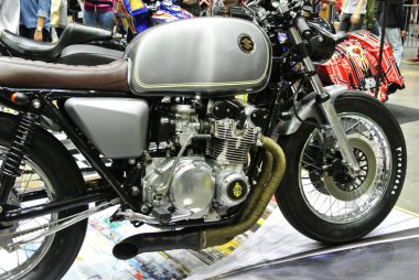 KUALA LUMPUR, MALAYSIA - 29 Temmuz 2017: Kapandı ve büyük bir motora odaklandı. Büyük motor ve son teknoloji motosiklet için yüksek kapasiteli beygir gücü üretti..  