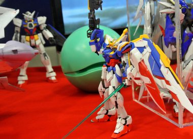 Kuala Lumpur, Malezya - 31 Mart 2018: Mobil Takım Elbiseli Gundam oyuncağı model ve oyuncaklara odaklandı. Gunpla & Bandai 'nin kurgusal Gundam evreninin karakterleri.