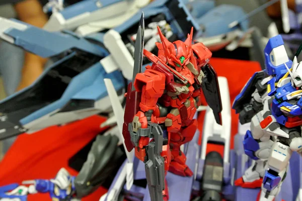 Kuala Lumpur, Malezya - 31 Mart 2018: Mobil Takım Elbiseli Gundam oyuncağı model ve oyuncaklara odaklandı. Gunpla & Bandai 'nin kurgusal Gundam evreninin karakterleri.