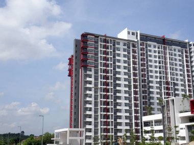 Kuala Lumpur, Malezya - 20 Temmuz 2017: Modern cephe tasarımlı yüksek katlı apartman. Malezya 'nın kentsel bölgelerinde popüler konutlar. 