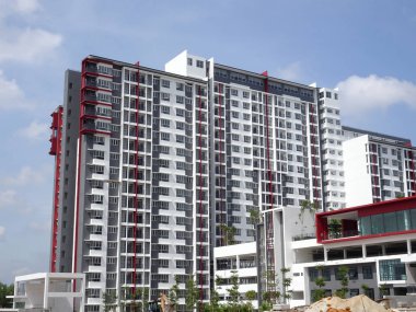Kuala Lumpur, Malezya - 20 Temmuz 2017: Modern cephe tasarımlı yüksek katlı apartman. Malezya 'nın kentsel bölgelerinde popüler konutlar. 
