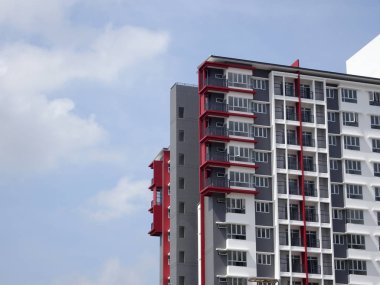 Kuala Lumpur, Malezya - 20 Temmuz 2017: Modern cephe tasarımlı yüksek katlı apartman. Malezya 'nın kentsel bölgelerinde popüler konutlar. 