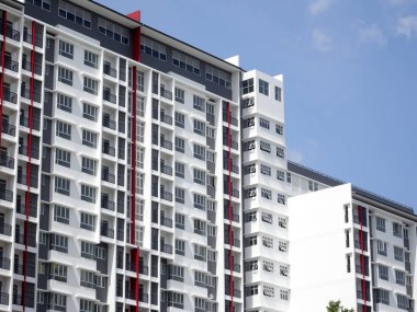 Kuala Lumpur, Malezya - 20 Temmuz 2017: Modern cephe tasarımlı yüksek katlı apartman. Malezya 'nın kentsel bölgelerinde popüler konutlar. 