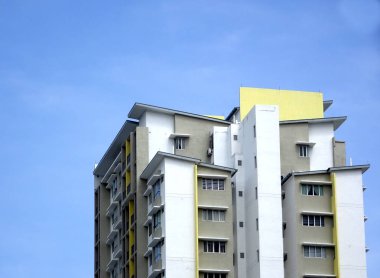 Kuala Lumpur, Malezya - 20 Temmuz 2017: Modern cephe tasarımlı yüksek katlı apartman. Malezya 'nın kentsel bölgelerinde popüler konutlar. 