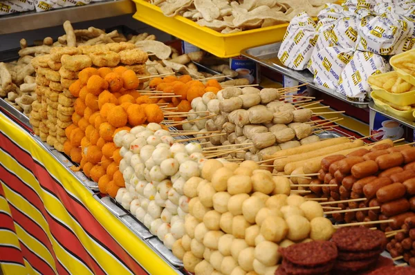 Kuala Lumpur Malezya Mart 2017 Sosisler Diğer Işlenmiş Gıdalar Şişlerle — Stok fotoğraf