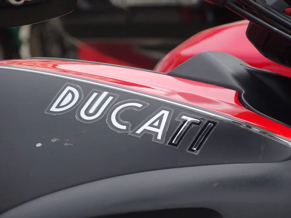 Kuala Lumpur Malezya Mart 2018 Ducati Amblemi Motosiklet Gövdesindeki Logolar — Stok fotoğraf
