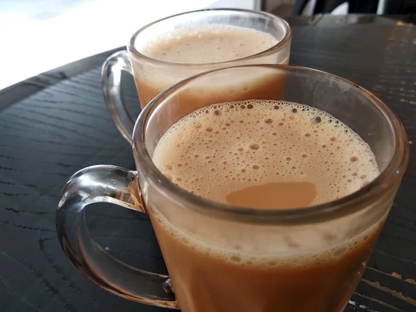 Малайзийский Фирменный Напиток Названием Тех Тарик Чай Смешивается Сливочно Белыми — стоковое фото