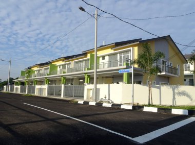 Kuala Lumpur, Malezya-18 Şubat 2018: Çift Kişilik hikaye lüks teras ev içinde Malaysia. Sadece bitmiş ve hareketsiz değil işgal. Modern ve çağdaş tarzı ile mimar tarafından tasarlanan