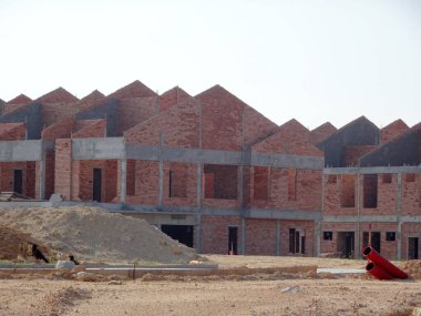 Kuala Lumpur, Malezya - 26 Mayıs 2017: Malezya 'da inşaat halindeki iki katlı lüks teras evi. Modern ve çağdaş stili olan bir mimar tarafından tasarlandı. Duvar kil tuğla kullanılarak yapıldı..