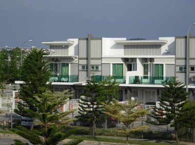 Kuala Lumpur, Malezya-18 Şubat 2018: Çift Kişilik hikaye lüks teras ev içinde Malaysia. Sadece bitmiş ve hareketsiz değil işgal. Modern ve çağdaş tarzı ile mimar tarafından tasarlanan