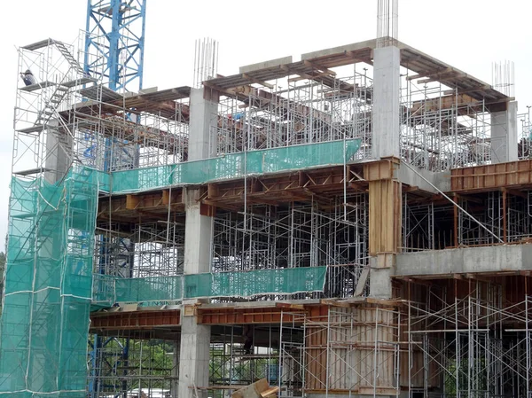 吉隆坡 马来西亚 2018年5月15日 混凝土结构梁 柱子和板坯 工人使用传统木材形式的工作方法加工 — 图库照片