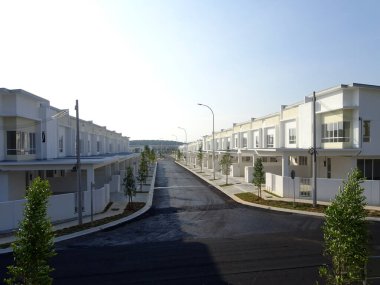 Kuala Lumpur, Malezya-18 Şubat 2018: Çift Kişilik hikaye lüks teras ev içinde Malaysia. Sadece bitmiş ve hareketsiz değil işgal. Modern ve çağdaş tarzı ile mimar tarafından tasarlanan