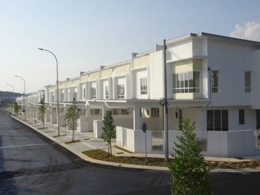 Kuala Lumpur, Malezya-18 Şubat 2018: Çift Kişilik hikaye lüks teras ev içinde Malaysia. Sadece bitmiş ve hareketsiz değil işgal. Modern ve çağdaş tarzı ile mimar tarafından tasarlanan