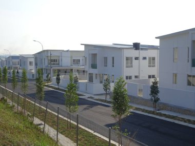 Kuala Lumpur, Malezya-18 Şubat 2018: Çift Kişilik hikaye lüks teras ev içinde Malaysia. Sadece bitmiş ve hareketsiz değil işgal. Modern ve çağdaş tarzı ile mimar tarafından tasarlanan