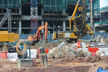 PERAK, MALAYSIA - 30 Haziran 2016: Malezya 'daki şantiyede ağır makineler kullanıldı. 