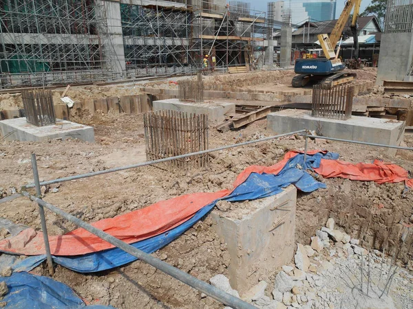 Johor Malaysia March 2016年3月28日 在建筑工地挖掘并切割至平整钻孔灌注桩 作为下一步工作 准备建造一个桩帽钢筋 — 图库照片