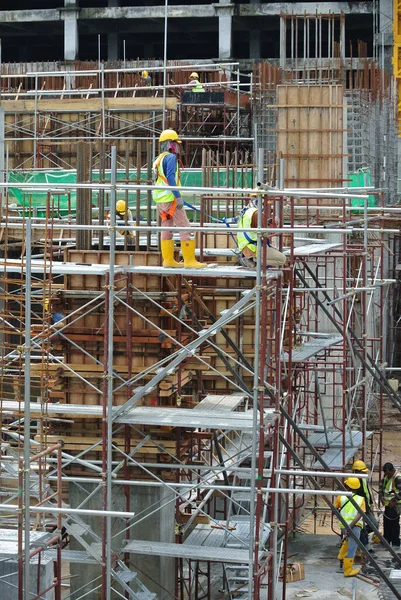 Johor Malaysia 2016年6月30日 建設現場のプラットフォーム フォームワーク 構造をサポートするための一時的な構造物として使用される足場 労働者の歩行プラットフォームとしても使用された — ストック写真