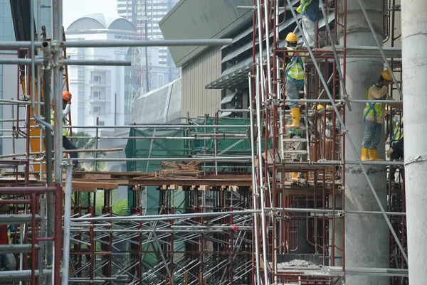 Melaka Malaysia April 2016 Construction Workers Wearing Safety Harness Adequate — Stock Photo, Image