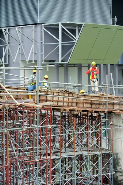 Melaka Malaysia Abril 2016 Trabalhadores Construção Civil Com Arnês Segurança — Fotografia de Stock