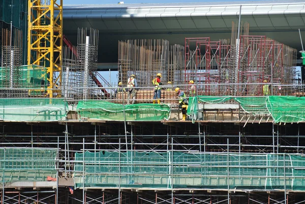 Melaka Malaysia April 2016 Bauarbeiter Tragen Auf Der Baustelle Melaka — Stockfoto