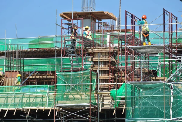Melaka Malaysia April 2016 Εργάτες Οικοδομών Ιμάντα Ασφαλείας Και Επαρκή — Φωτογραφία Αρχείου