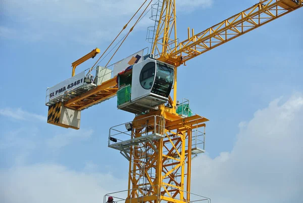 Perak Malaysia February 2016 Tower Crane Used Lift Heavy Load — стоковое фото