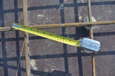 JASIN, MALAYSIA - 10 Mart 2016: İnşaat alanında kullanılan mezura. 