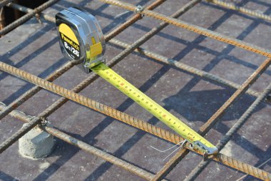 JASIN, MALAYSIA - 10 Mart 2016: İnşaat alanında kullanılan mezura. 