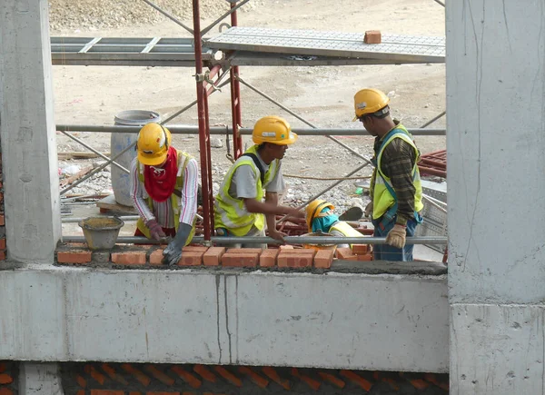 Johor Malaisie Août 2016 Maçon Pose Des Briques Argile Pour — Photo