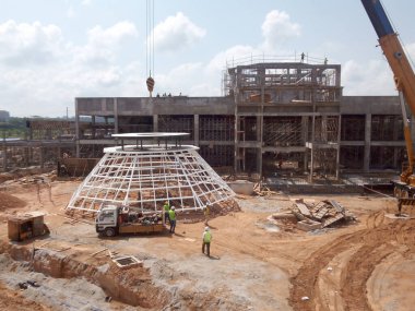 KUALA LUMPUR, MALAYSIA - 19 Eylül 2016: Yapım aşamasındaki bina. Duvar ve tedavi bitti. 