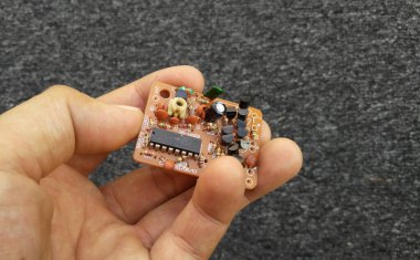 SEREMBAN, MALAYSIA - 9 Eylül 2016: İzole edilmiş küçük elektronik devre kartı. 