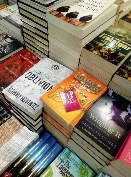 Seremban Malásia Agosto 2016 Livros Romances Colocados Sobre Mesa Para — Fotografia de Stock