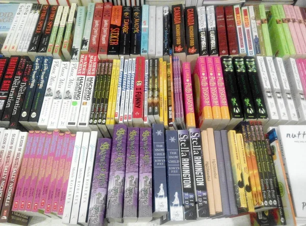 Seremban Malaysia August 2016 Bücher Und Romane Auf Dem Tisch — Stockfoto