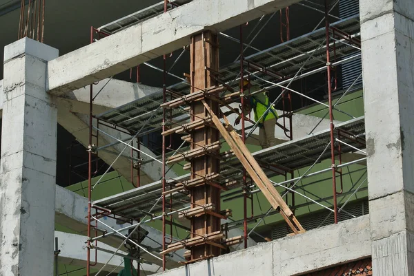Malacca Malaysia July 2016 马来西亚马六甲建筑工地的建筑工人制造木材模板 模板主要由木材和胶合板制成 — 图库照片