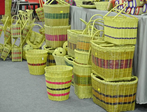 Cesta Tradicional Malaia Feita Folhas Pandanus Vime — Fotografia de Stock