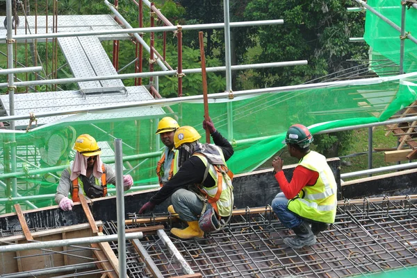 Malacca Malaysia June 2016 Trabalhadores Construção Civil Que Fabricam Barras — Fotografia de Stock